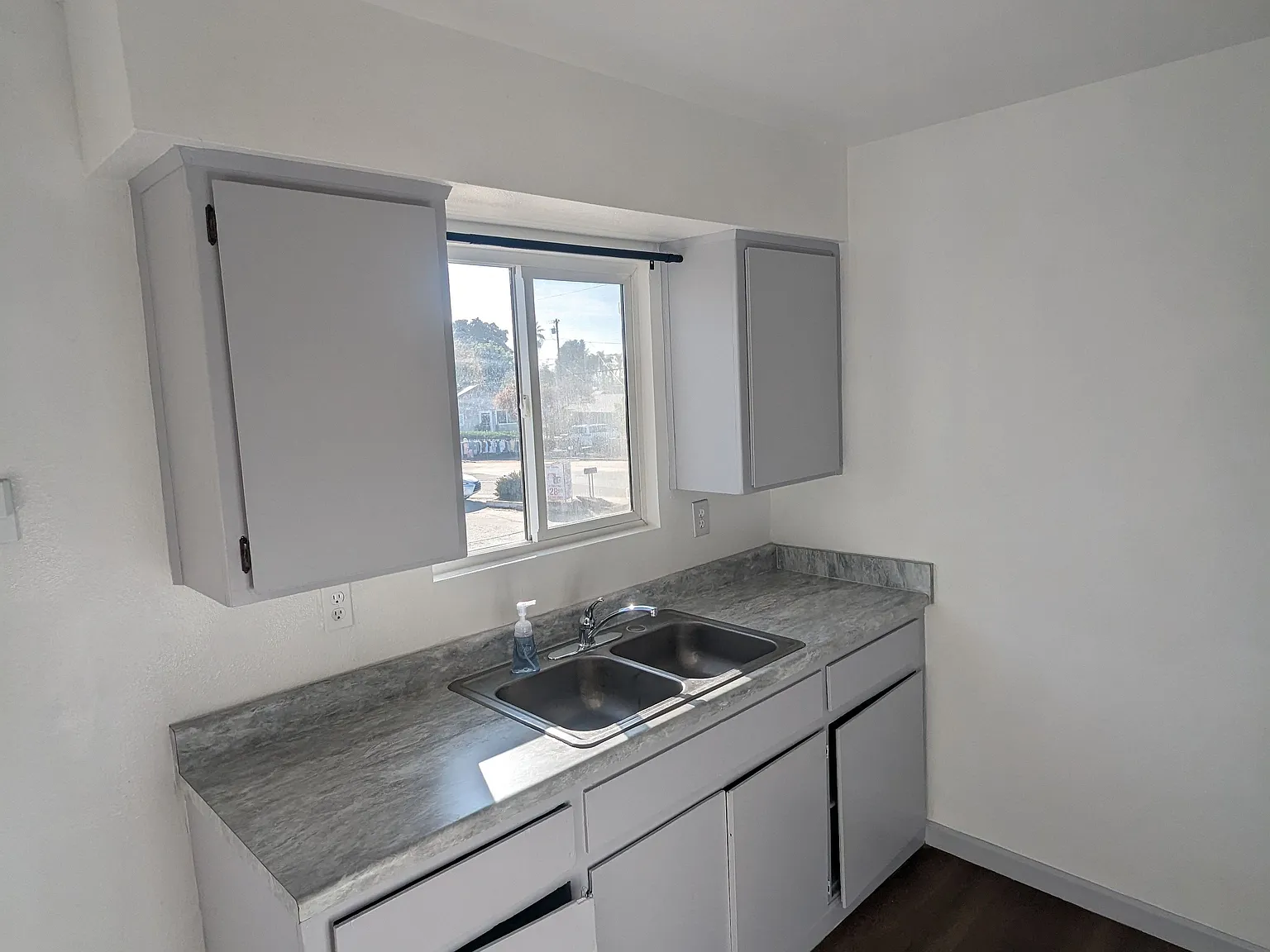 1 bed, 1.0 bath, $1,000 — Photo 3