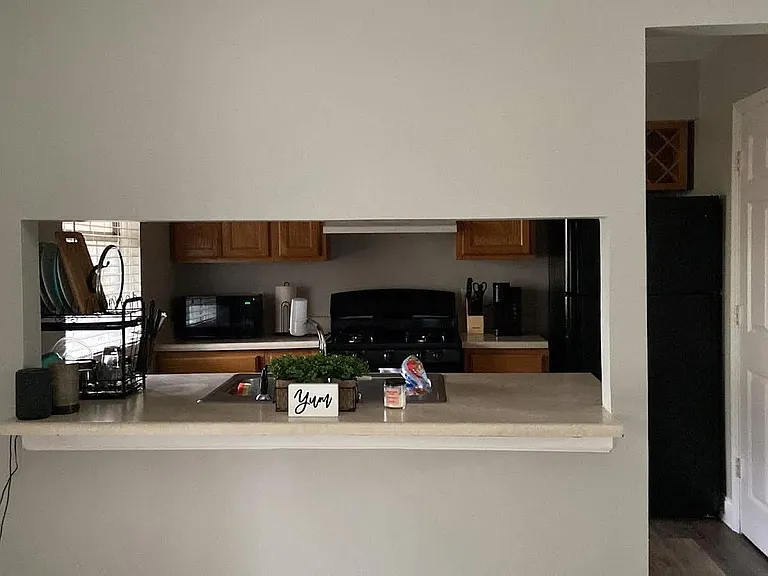 1468 Westwood Ct SW — Photo 2