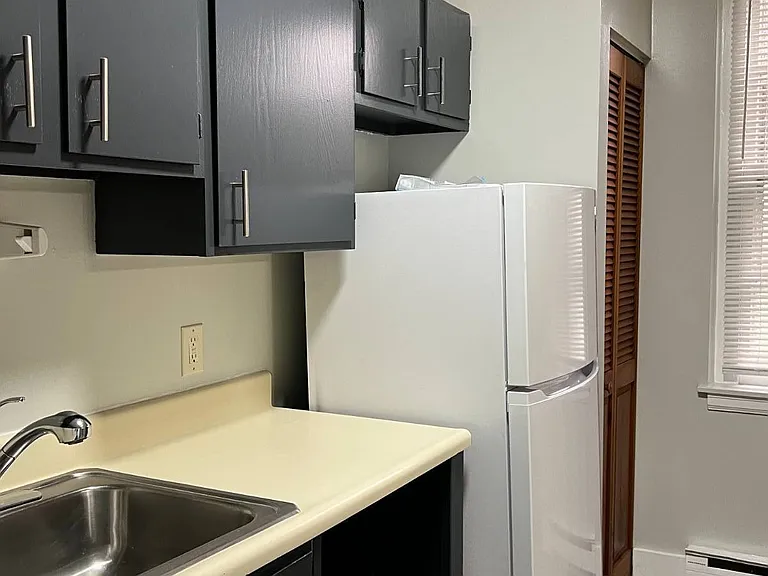 13 N College St #4 — Photo 5