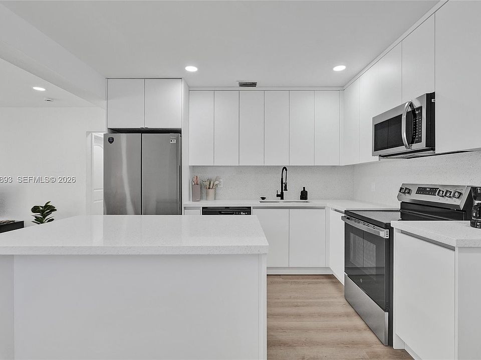 1st image of 1115 NW 1st Ave