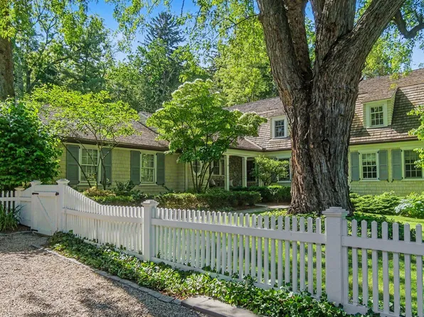 540 Rock Creek Dr, Ann Arbor, MI 48104
