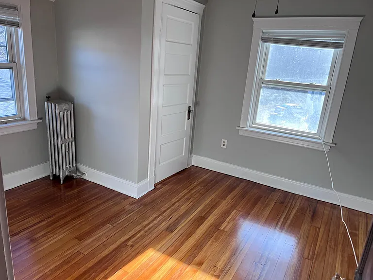 121 Oakland St — Photo 16