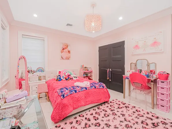 166 Providence Street image 17 of 40