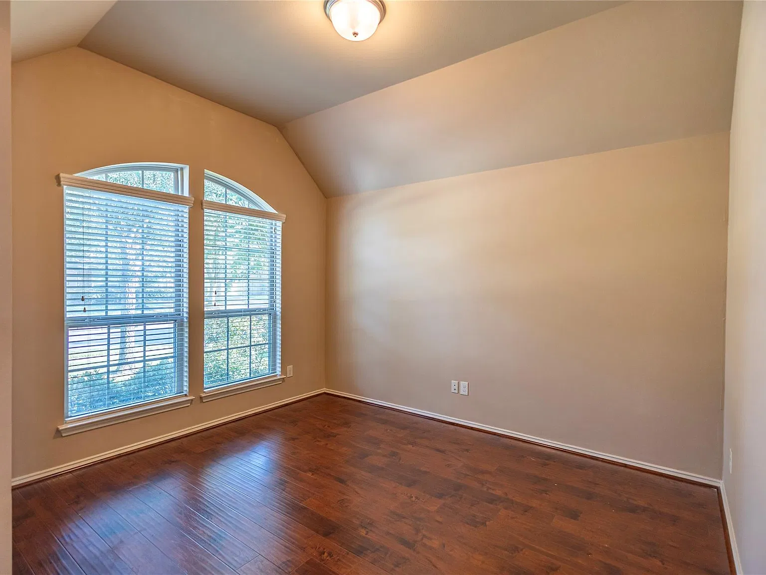4 bed, 3.0 bath, 2631 sqft, $2,650 — Photo 4