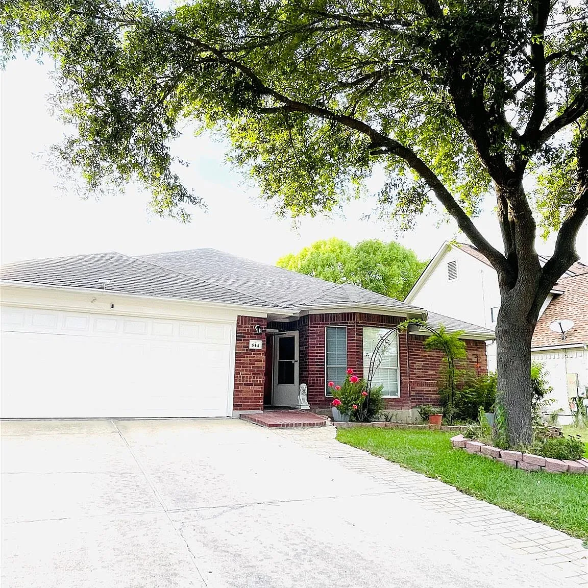4 bed, 2.0 bath, 2277 sqft, $2,300 — Photo 2