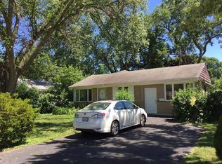 915 Midway Rd, Northbrook, IL 60062