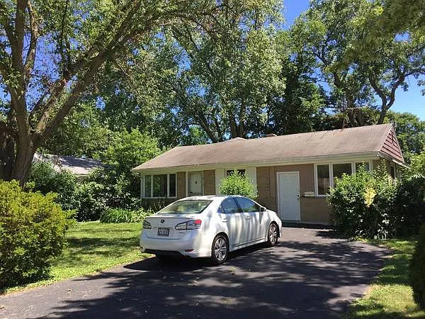 915 Midway Rd photo 1