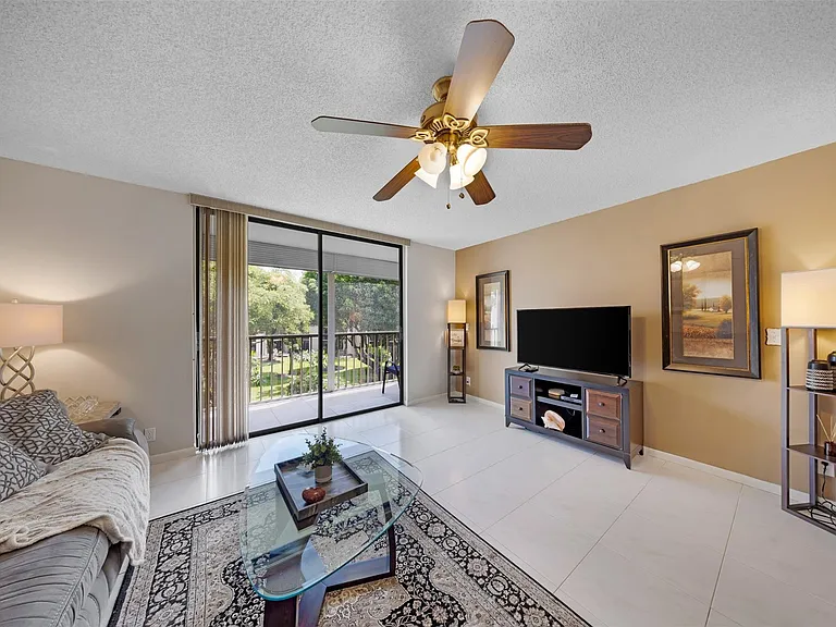 5250 Las Verdes Cir #317 — Photo 10