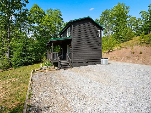 3rd image of 780 Cabin Dr