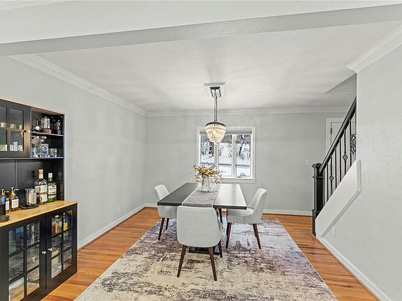 3rd image of 226 Brookwood Rd