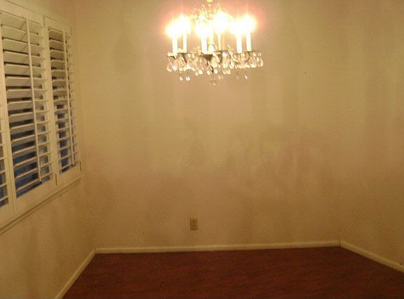 4th image of 16 Bristol Ct
