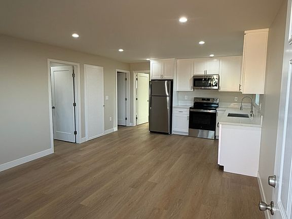 3rd image of 2638 E Wall St #1/2