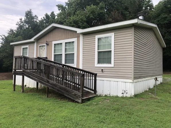 1907 Newcut Rd, Columbia, TN 38401