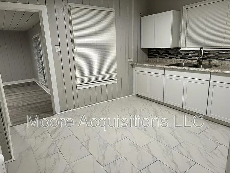 500 W Burrell St — Photo 19