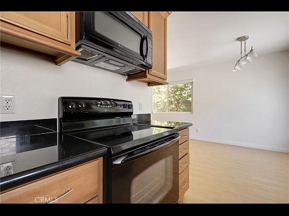 5th image of 972 Larrabee St APT 118