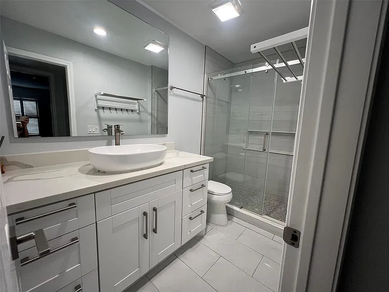 840 Threadneedle St #220 — Photo 18