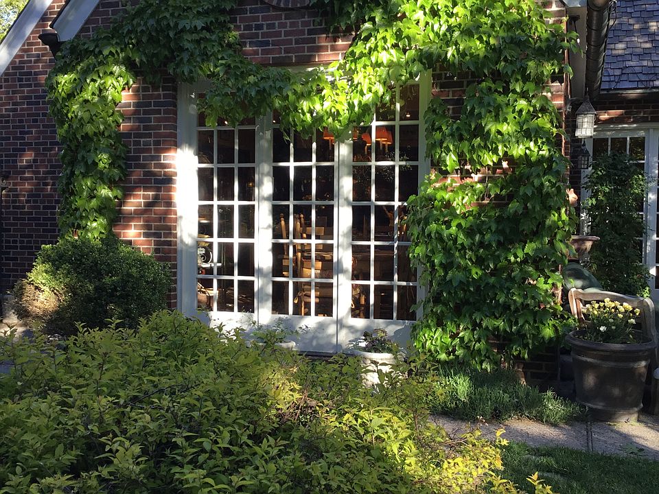 2nd image of 1425 E Arlington Dr