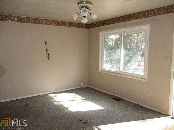 2nd image of 978 Vinton Woods Dr