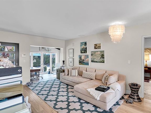 2nd image of 4 Farrey Ln #4
