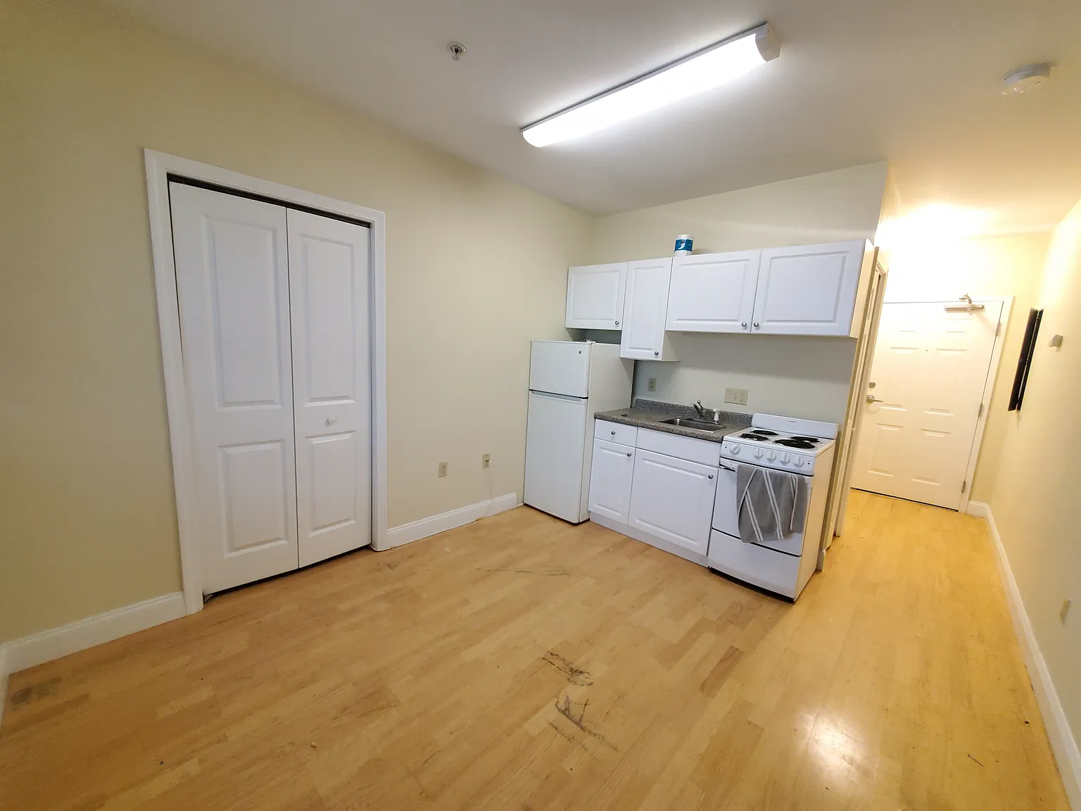 Studio, 300 sqft, $1,900 — Photo 2