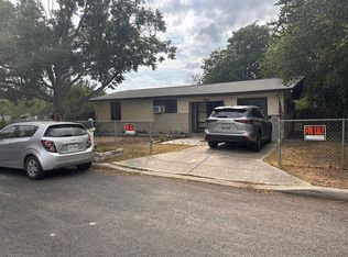 2106 Chapman St, Seguin, TX 78155