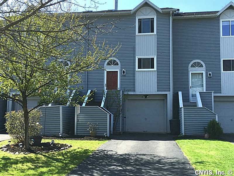 1st image of 136 Iron Oak Cir