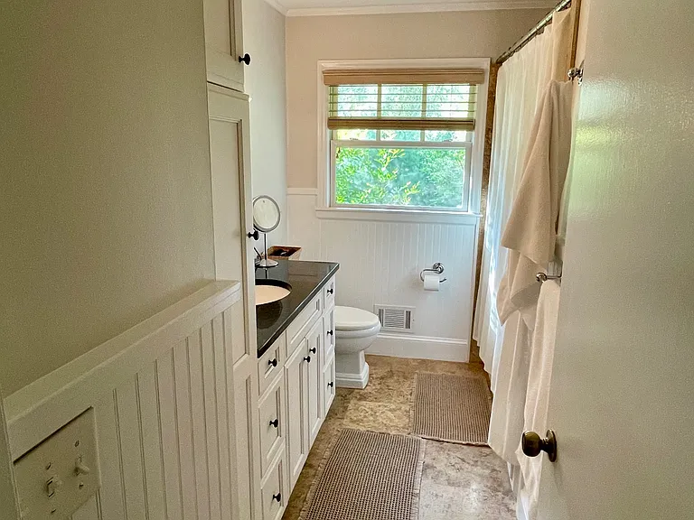 2nd bathroom