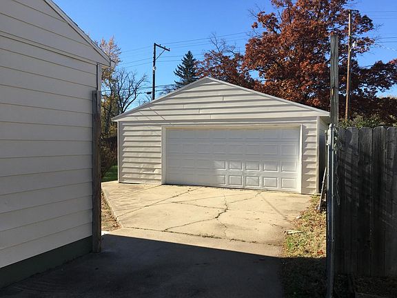 2nd image of 1021 Canterbury Dr