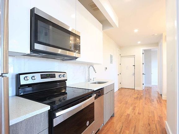 2nd image of 1671 Lincoln Pl #C3