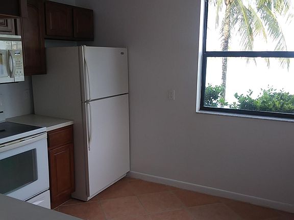 4th image of 1460 Jefferson Dr #1460C