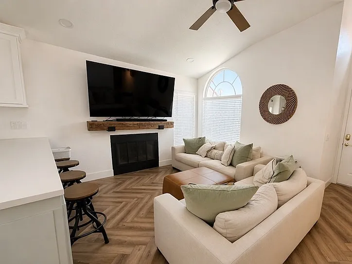 Canyon Pines Pl — Photo 2