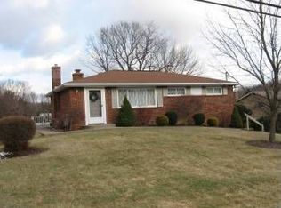 141 Meadowbrook Dr, Coraopolis, PA 15108