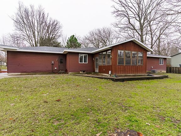 3rd image of 608 Shady Ln