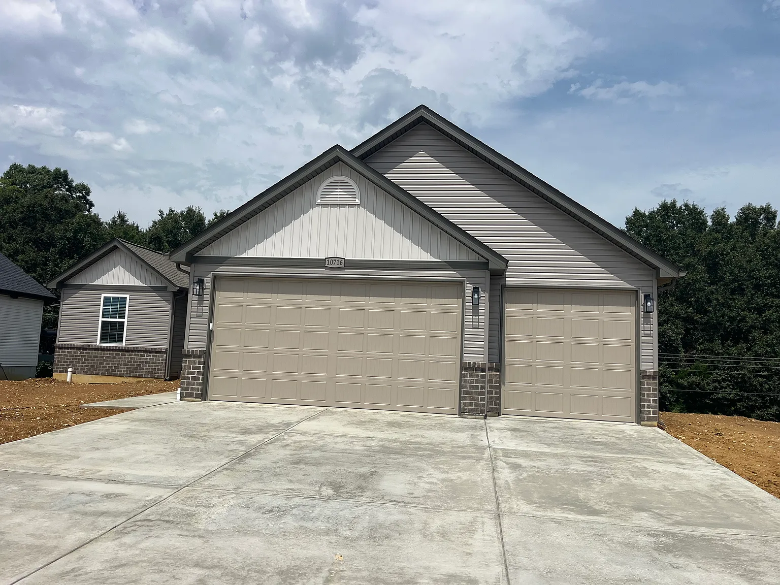 3 bed, 1689 sqft, $2,595 — Photo 2