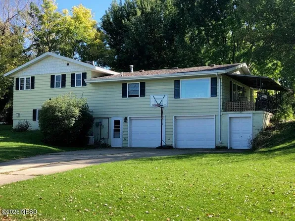 322 9th St W, Clear Lake, SD 57226