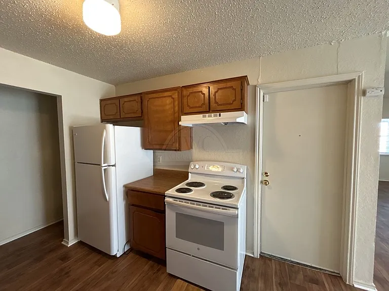 2108 Carousel Dr — Photo 5