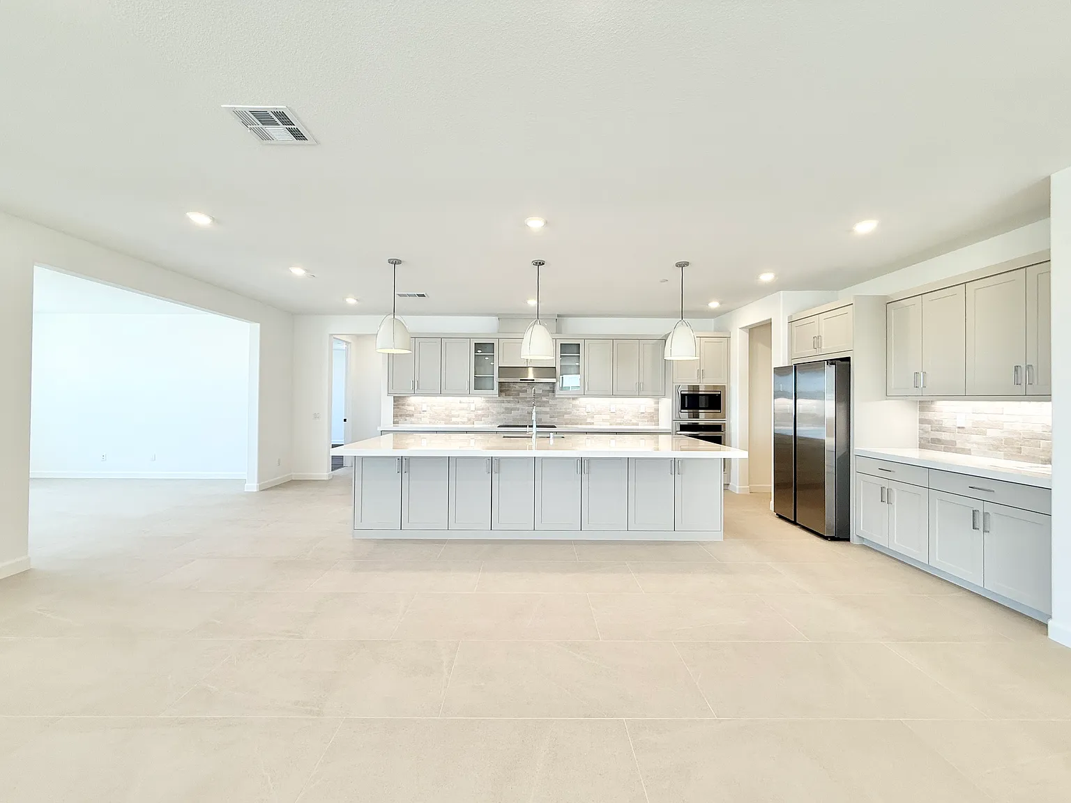 4 bed, 3.5 bath, 3335 sqft, $6,200 — Photo 4