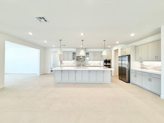 4th image of 273 Paxton Way