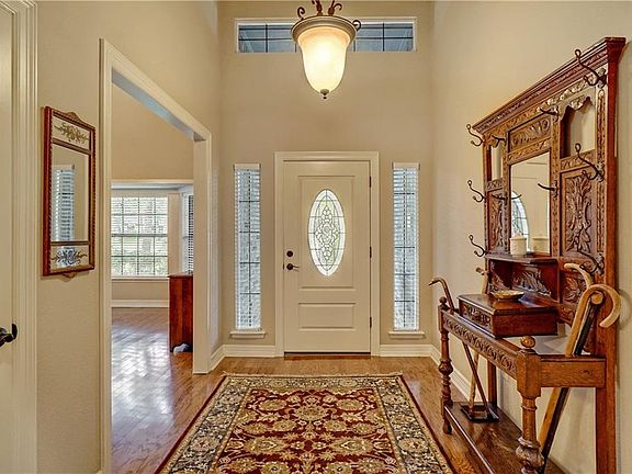 5th image of 6608 Emerald Dr