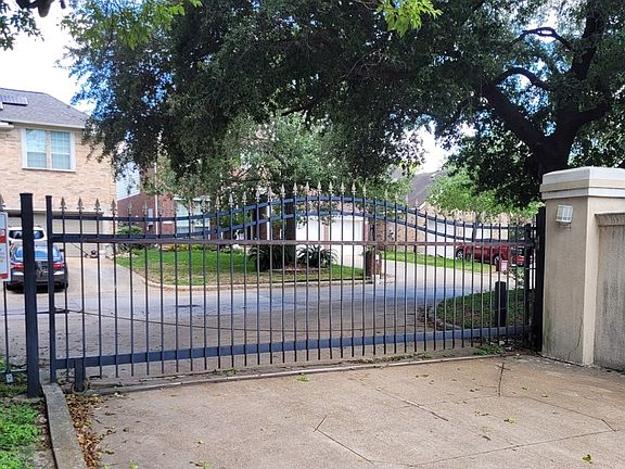 2nd image of 4444 Victory Dr Unit 29