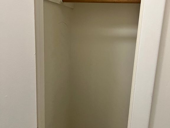 4th image of 4 Orchard Ln #2