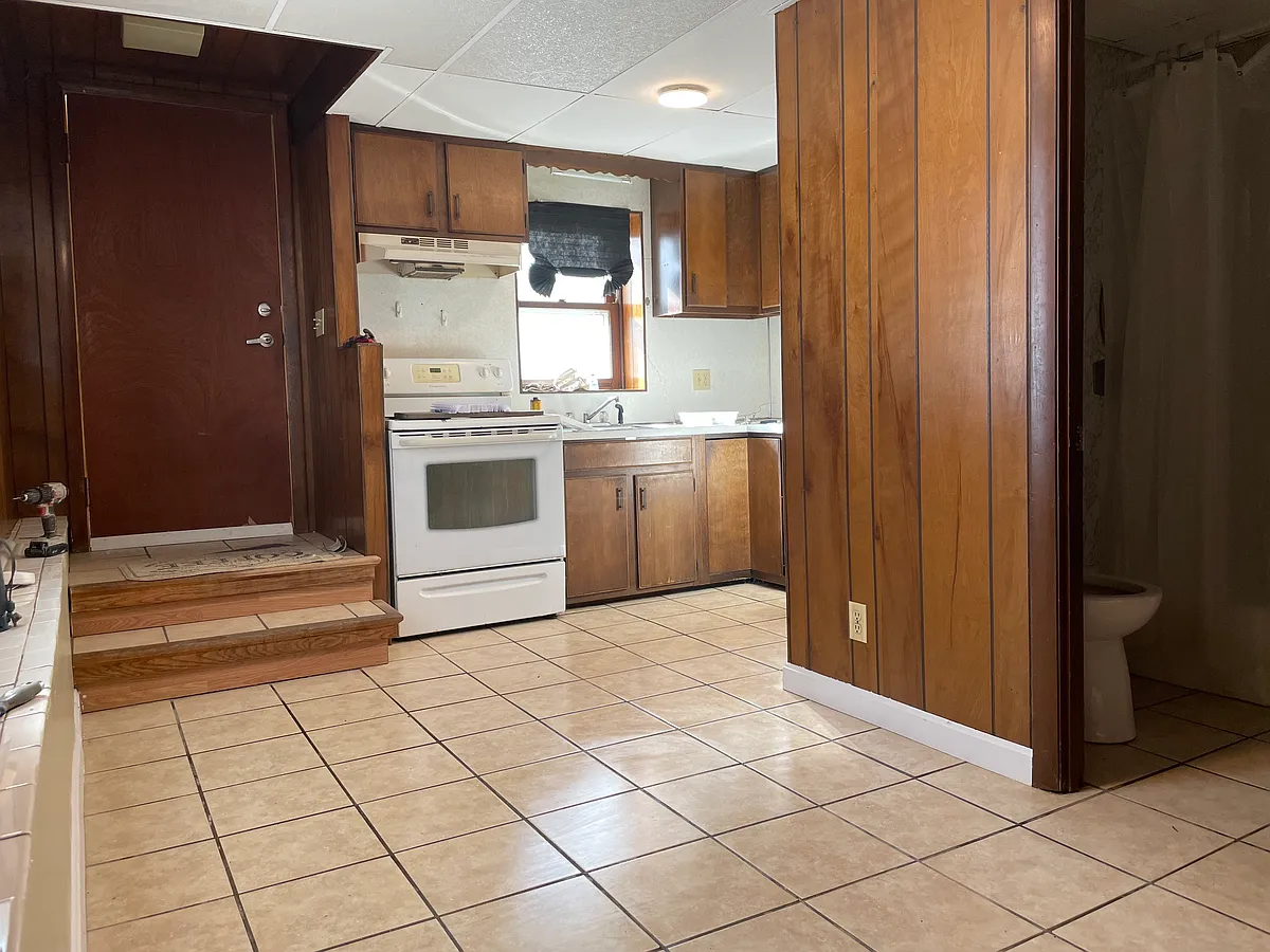 Building Photo - 27 River Ave #B