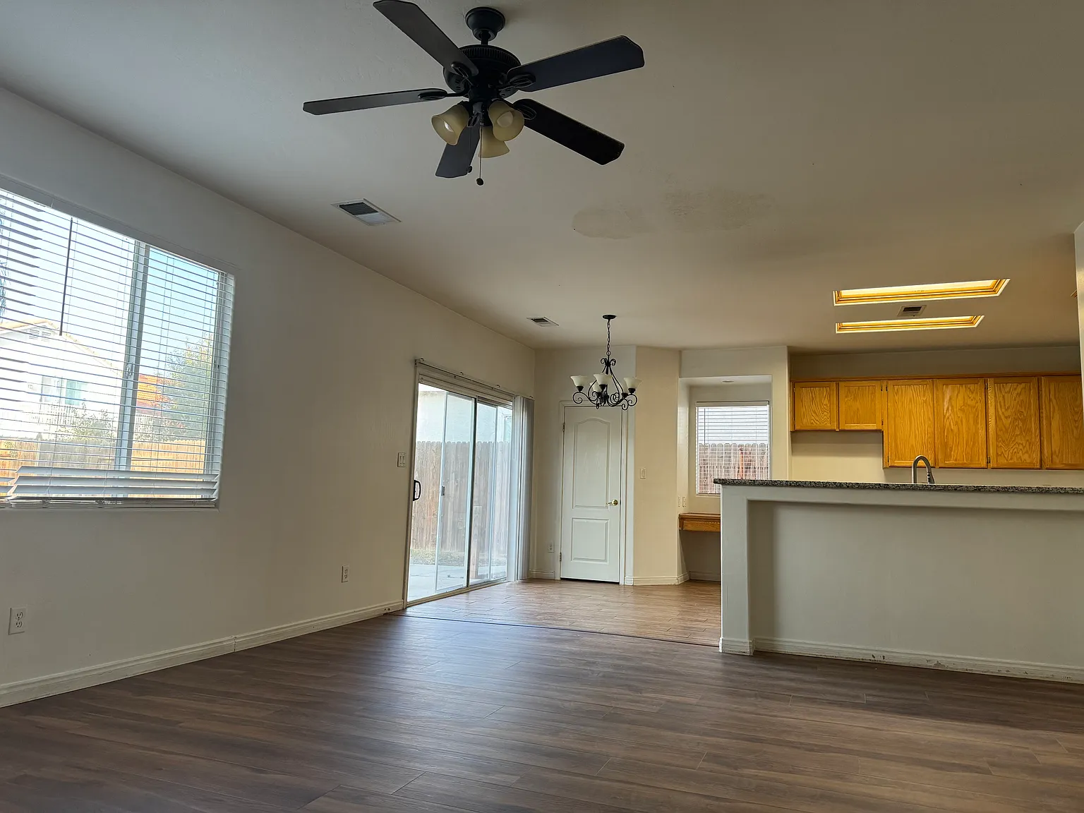 12718 Crystal Cove Ave — Photo 3
