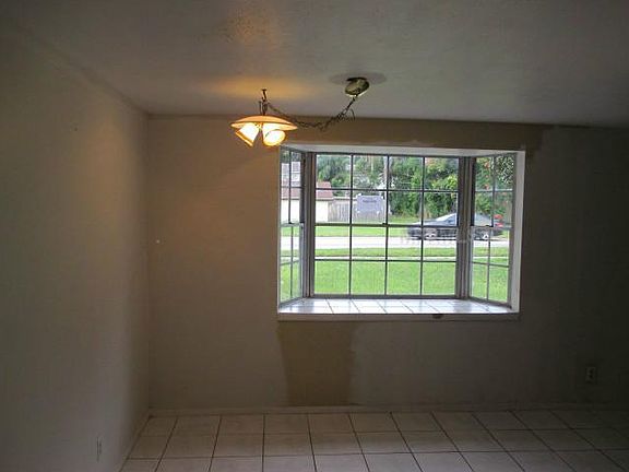 5th image of 6001 N Himes Ave