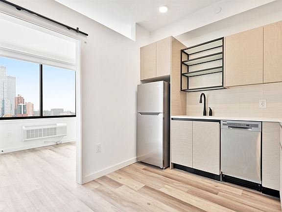 4th image of 55 Jordan Ave APT 1609