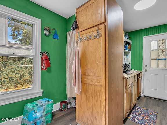 3rd image of 19 Bowne Avenue
