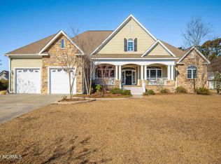 1703 Clubhouse Dr, Morehead City, NC 28557