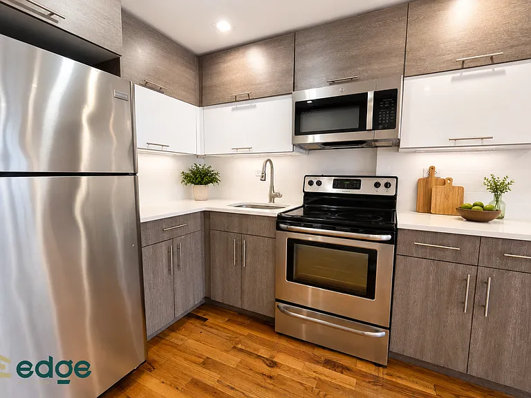 1002 Halsey St #1A — Photo 2