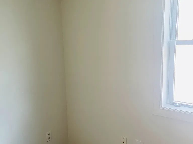 Wall/corner and window in the smallest bedroom