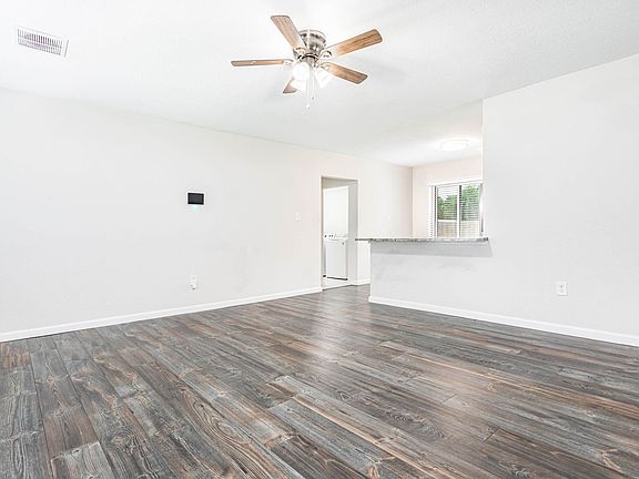 5th image of 1812 Meadow Lake Dr
